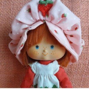 Vintage Strawberry Shortcake Doll fully dressed with her pet Custard 1979